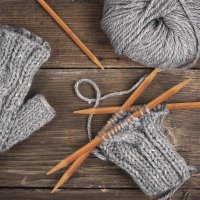 Relaxdays 75-tlg. Nadelspiel aus Bambus mit Tasche Braun